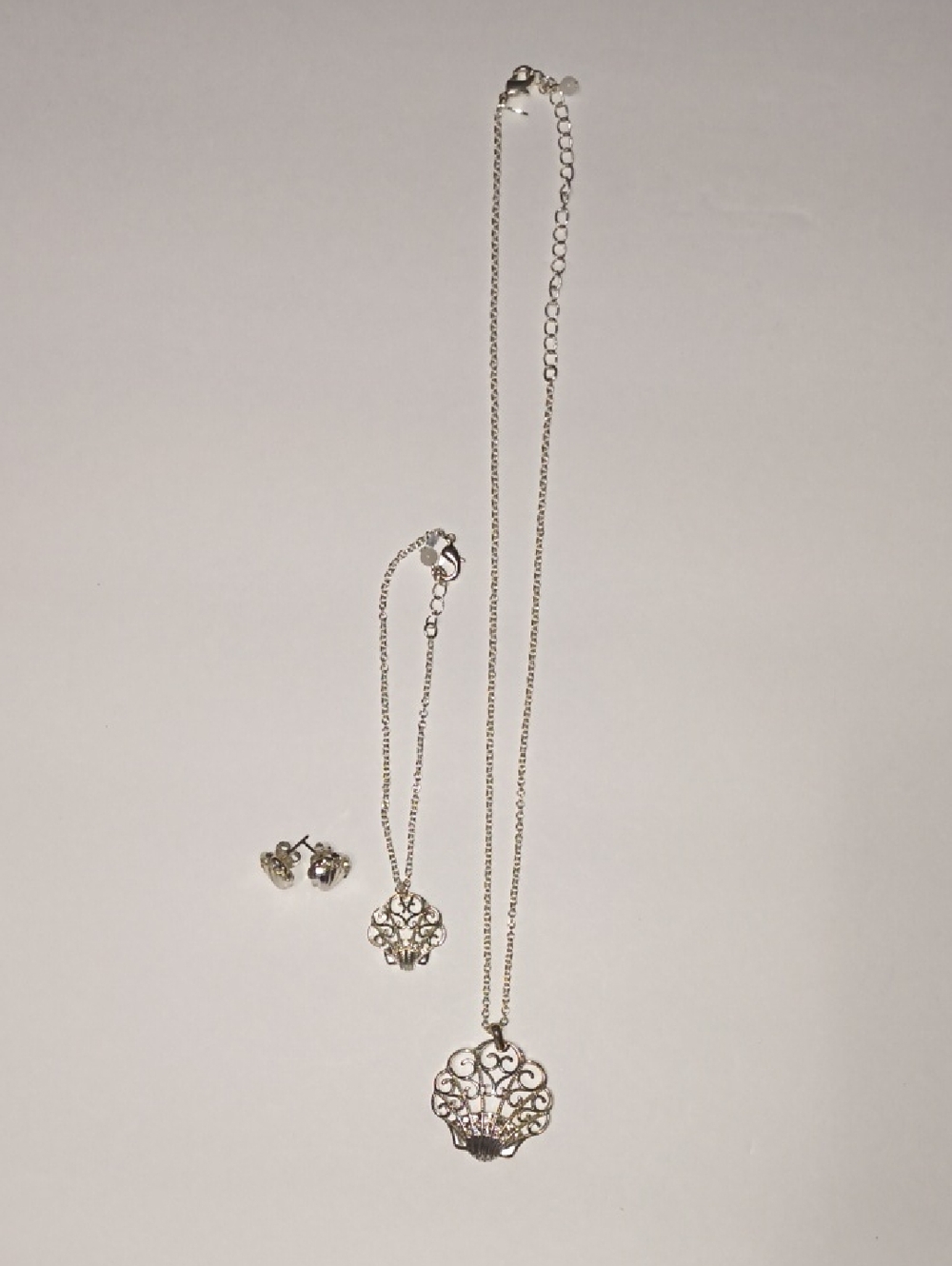 Delicate Silver Filigree Pendant Necklace Set - Silver